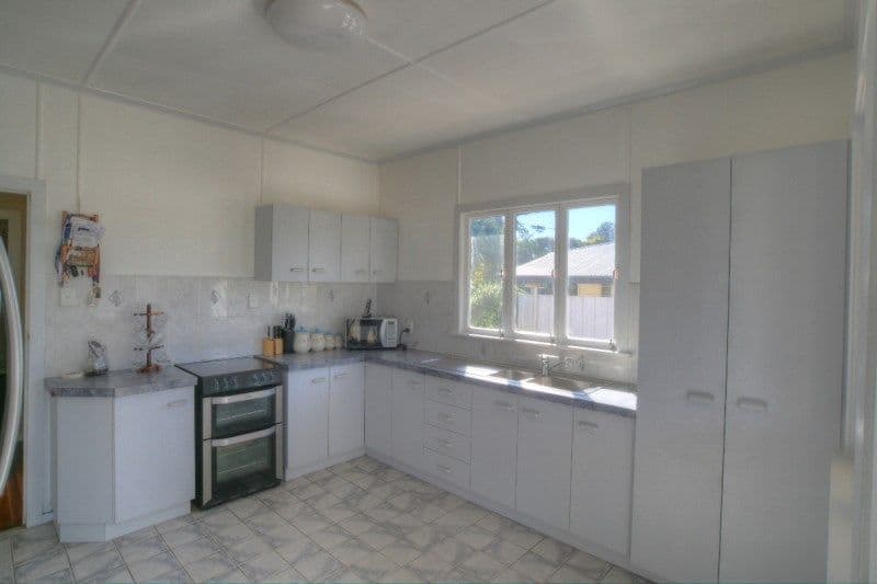 11 Bottomley Street, BRASSALL QLD 4305, Brassall - Thumbnail 5