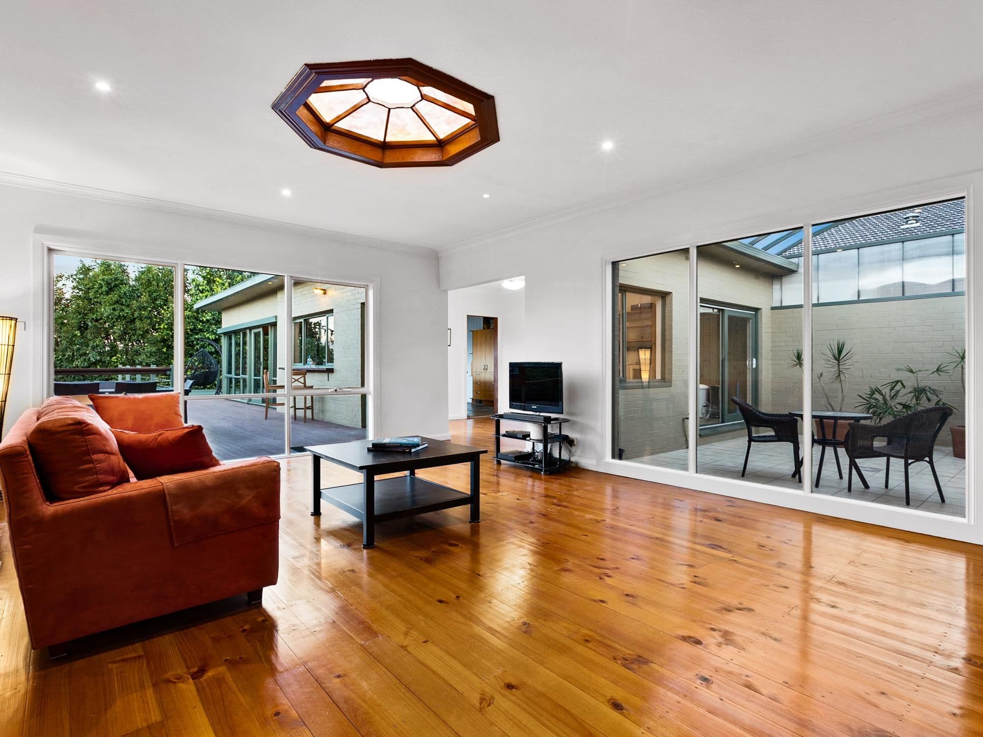 320 Gallaghers Road, Glen Waverley VIC 3150, Glen Waverley - Thumbnail 2
