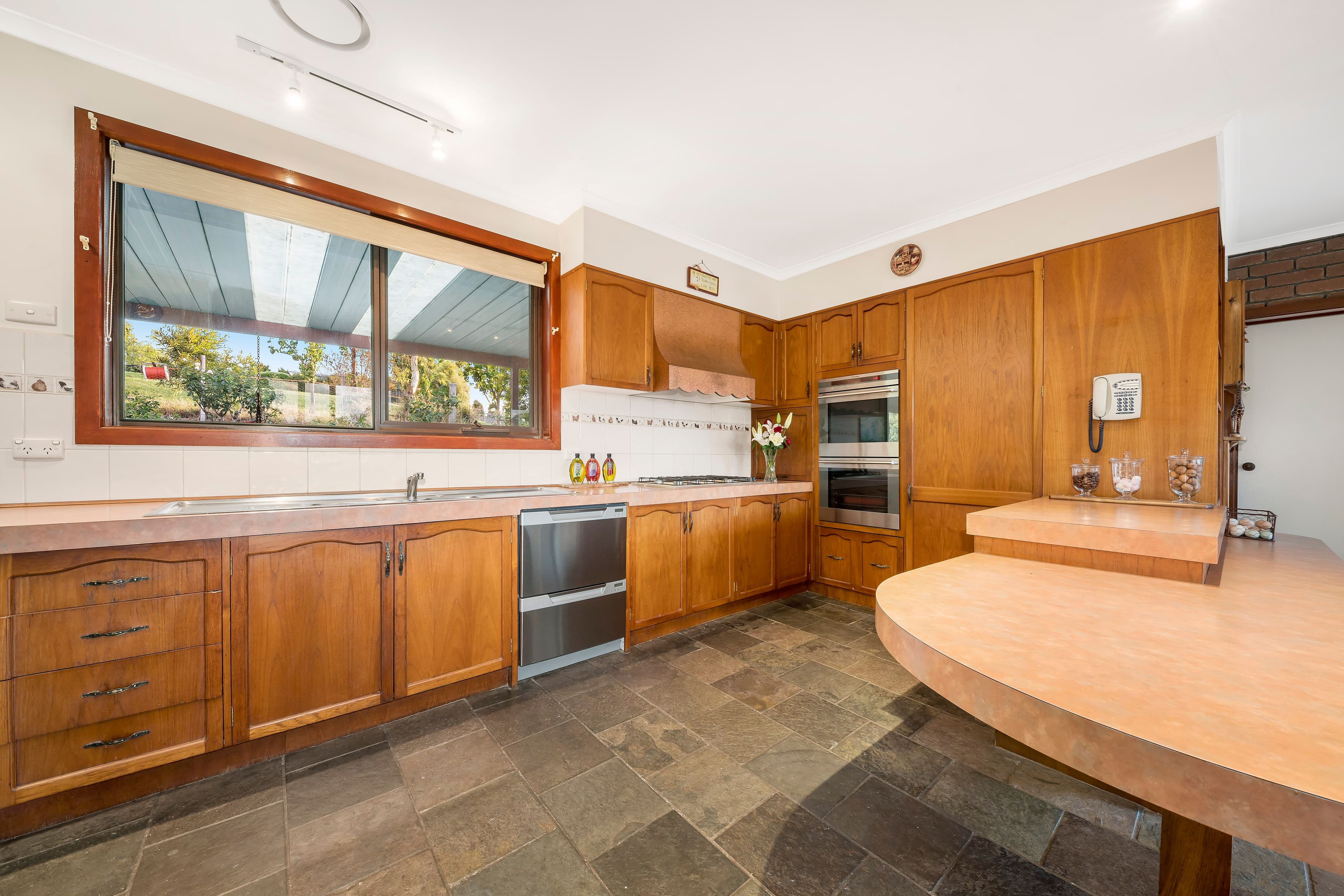 33 Mills Road, Hurstbridge VIC 3099, Hurstbridge - Thumbnail 2