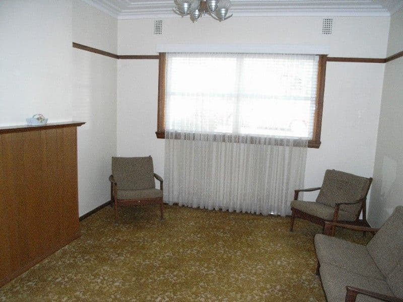 8 Bungalow Road, PEAKHURST NSW 2210, Peakhurst - Thumbnail 2