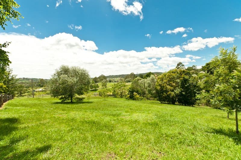 7 Woodview Street, SAMFORD VALLEY QLD 4520, Samford Valley - Thumbnail 2