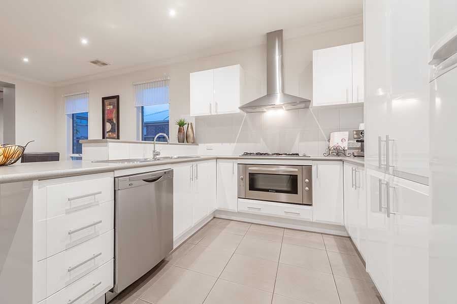 5 Emerdale Place, Craigieburn VIC 3064, Craigieburn - Thumbnail 2