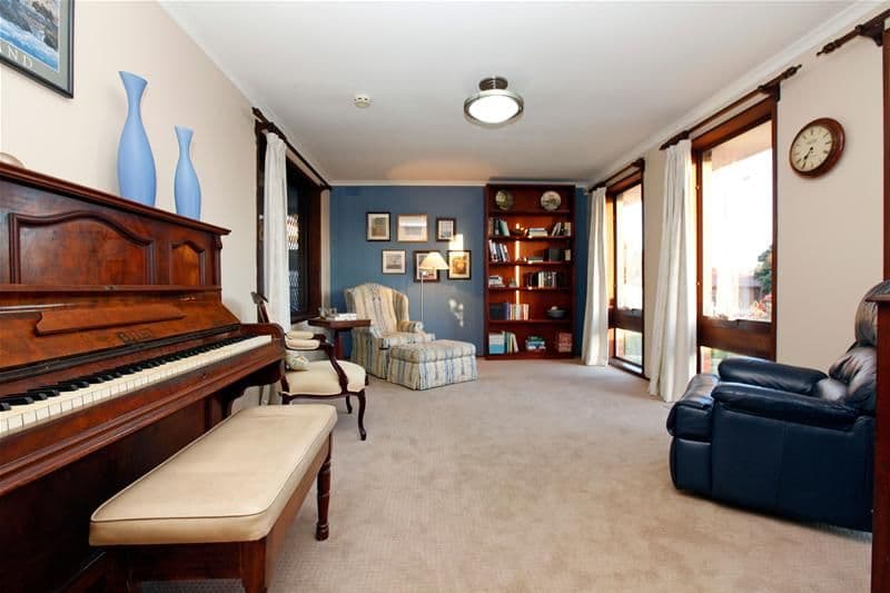 34 Ebony Drive, BUNDOORA VIC 3083, Bundoora - Thumbnail 2