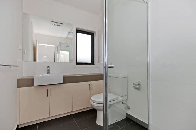 31 Erskine Avenue, Reservoir VIC 3073, Reservoir - Thumbnail 3
