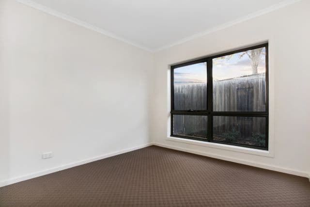 31 Erskine Avenue, Reservoir VIC 3073, Reservoir - Thumbnail 4