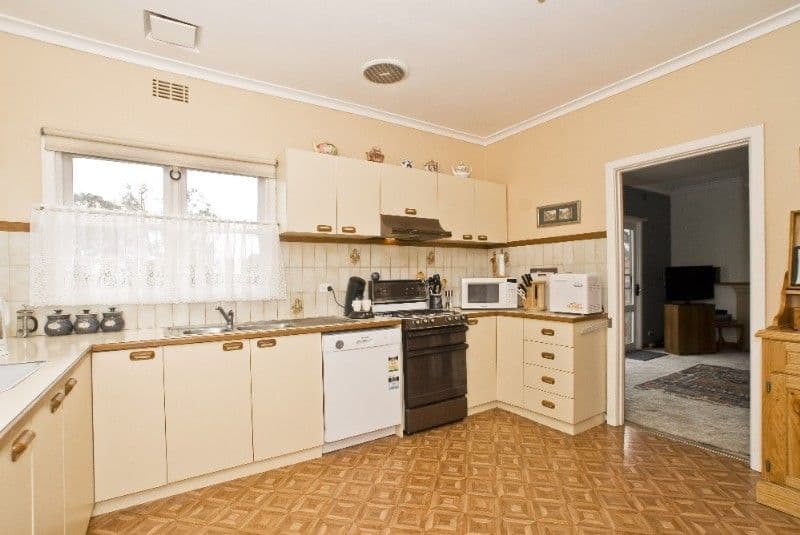 348 Warburton Highway, WANDIN NORTH VIC 3139, Wandin North - Thumbnail 4
