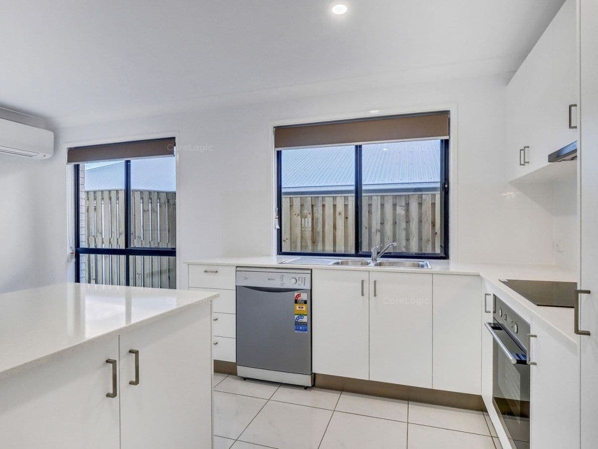27 Flint Place, Park Ridge QLD 4125, Park Ridge - Image 1