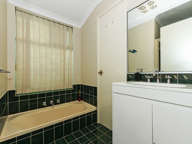4 Navel Close, Seville Grove WA 6112, Seville Grove - Thumbnail 4