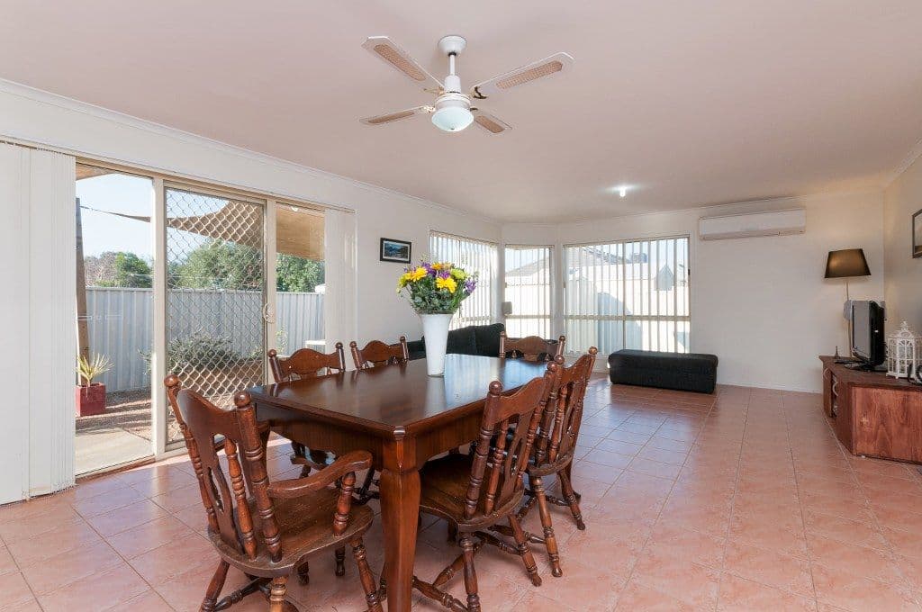 25 Woodlea Crescent, CRAIGIEBURN VIC 3064, Craigieburn - Thumbnail 2