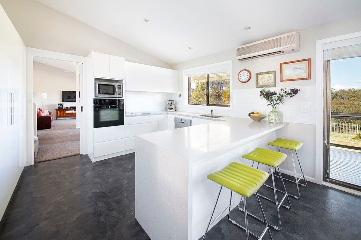 10 Bampton Avenue, Illawong NSW 2234, Illawong - Thumbnail 2