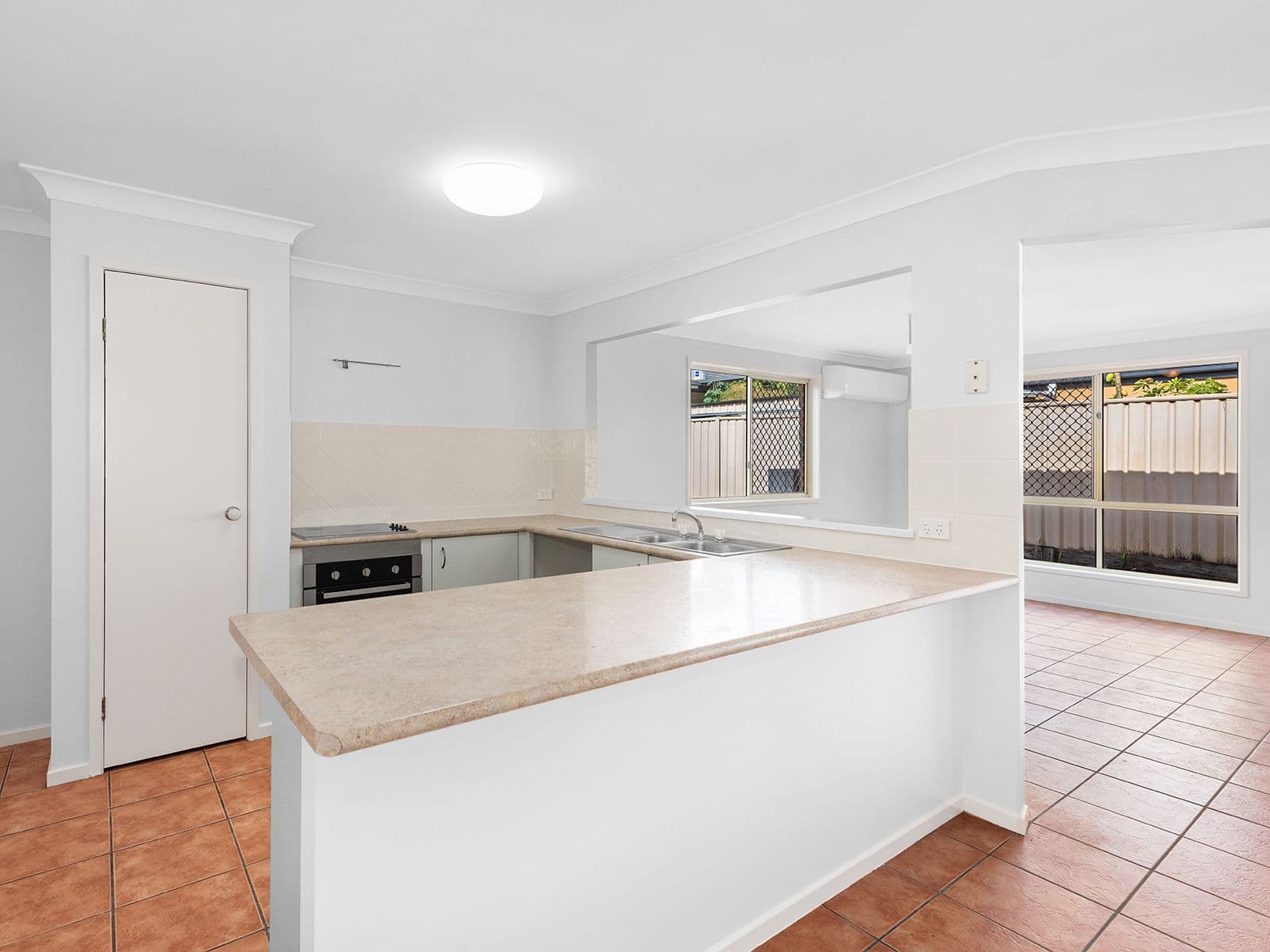 6 Pinehurst Place, Oxley QLD 4075, Oxley - Thumbnail 8