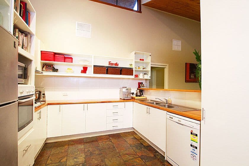 4 Nandina Court, MILL PARK VIC 3082, Mill Park - Thumbnail 3