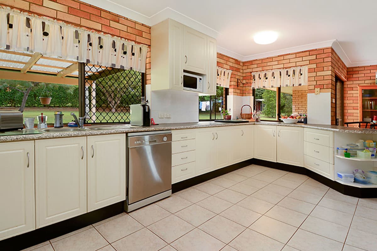 97 Bridgeman Road, Bridgeman Downs QLD 4035, Bridgeman Downs - Thumbnail 6