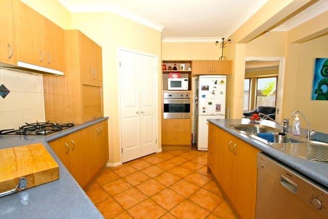 19 Orchna Street, BURLEIGH HEADS QLD 4220, Burleigh Heads - Thumbnail 2