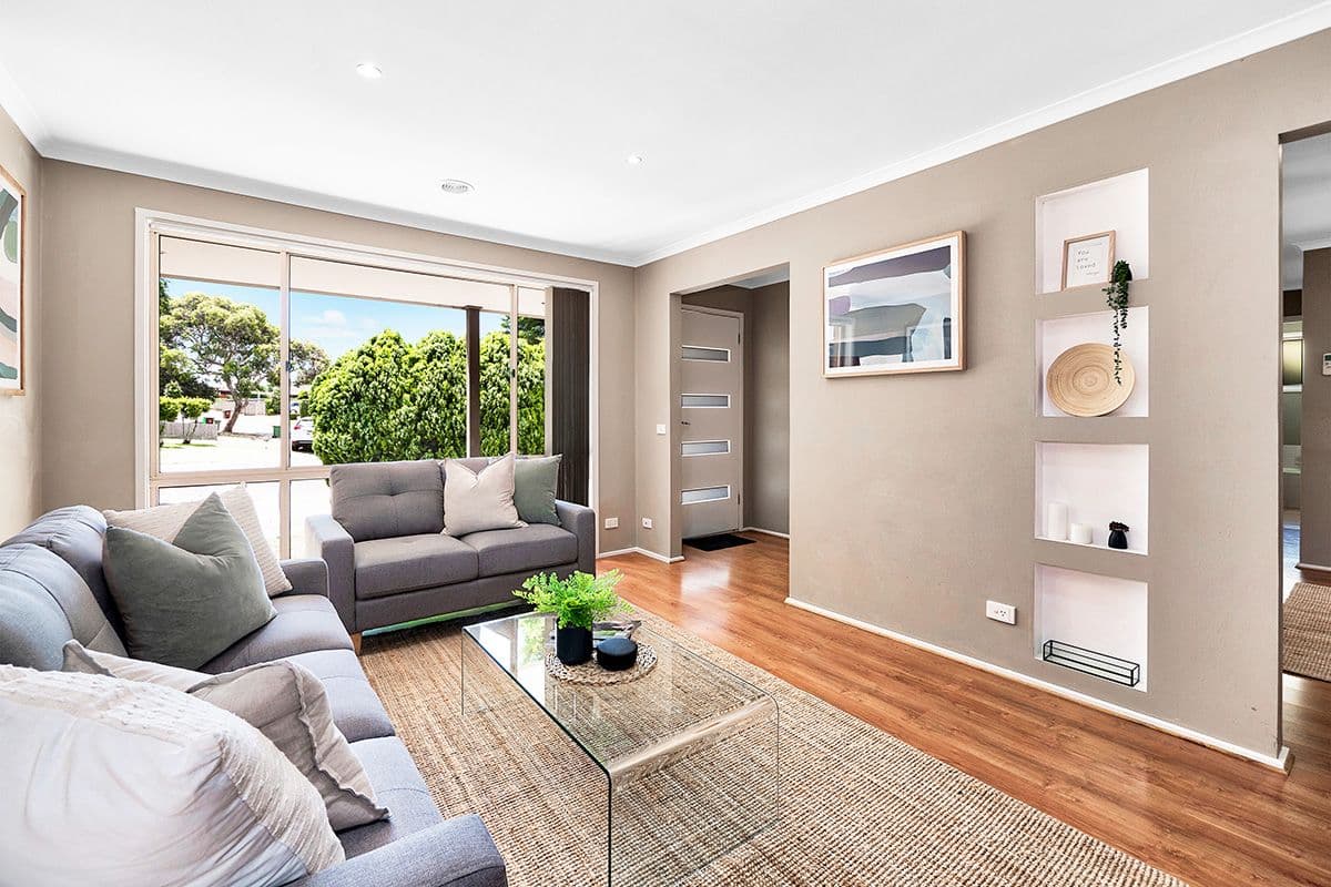 11 Glenleigh Court, Cranbourne North VIC 3977, Cranbourne North - Thumbnail 2