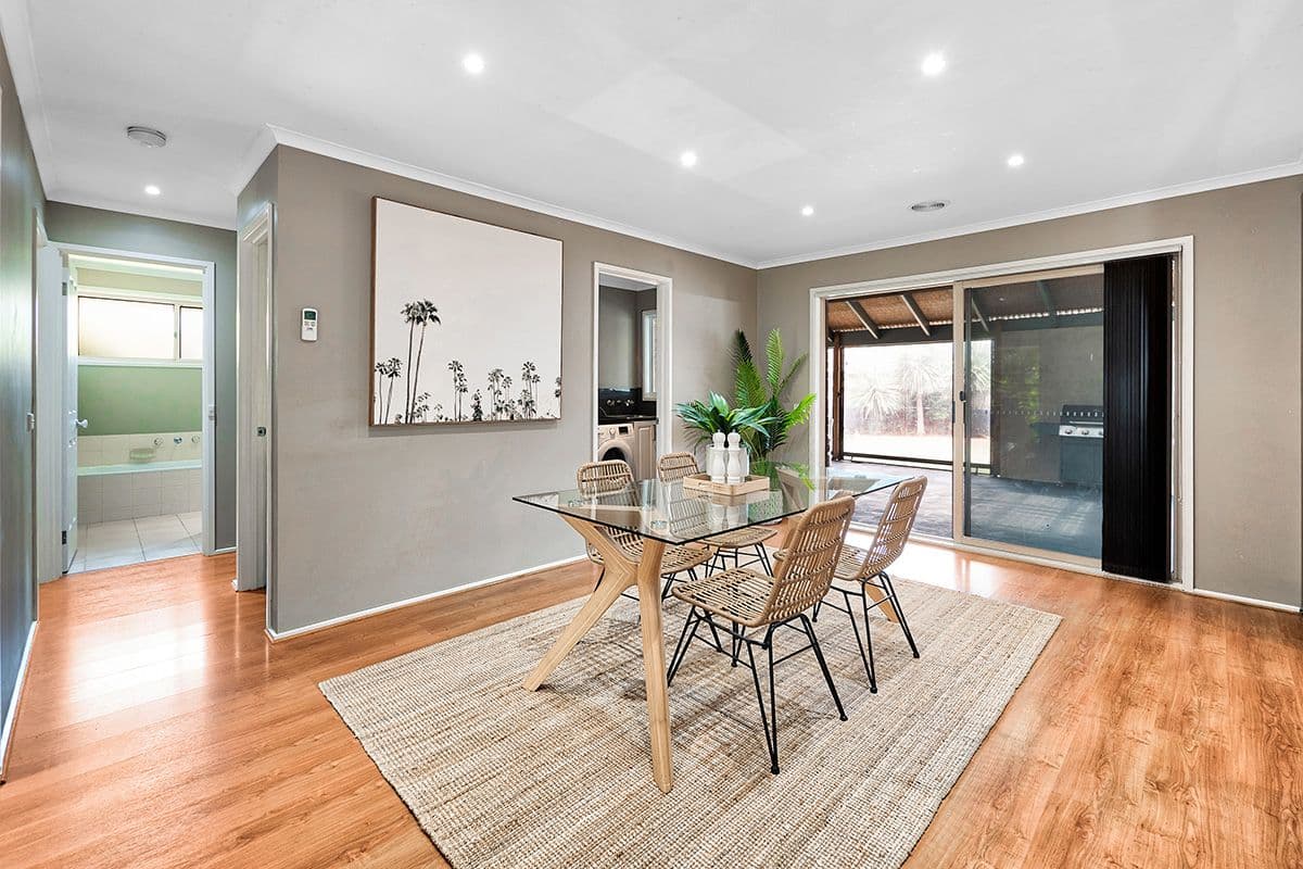 11 Glenleigh Court, Cranbourne North VIC 3977, Cranbourne North - Thumbnail 3