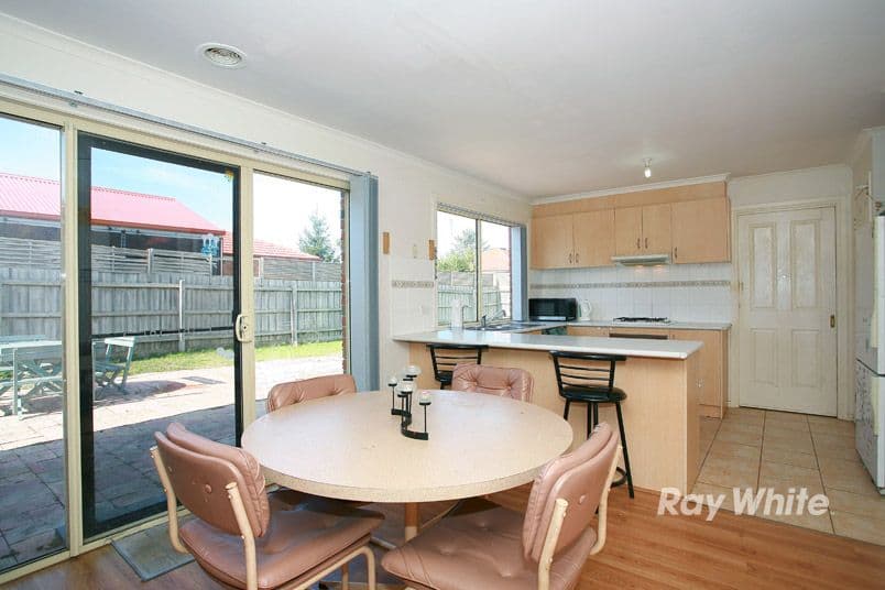 19 Nerrena Rise, CRANBOURNE WEST VIC 3977, Cranbourne West - Thumbnail 2