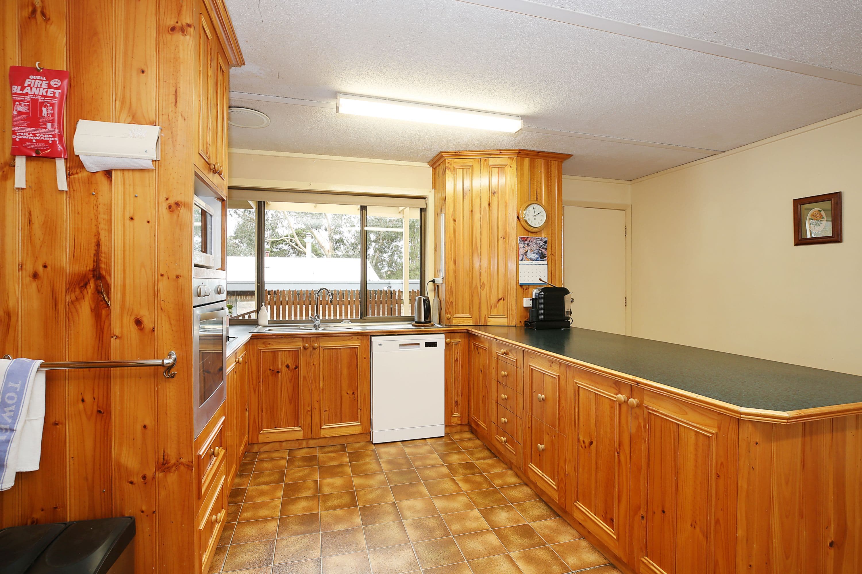 25 Shenfield Street, Cobden VIC 3266, Cobden - Thumbnail 6