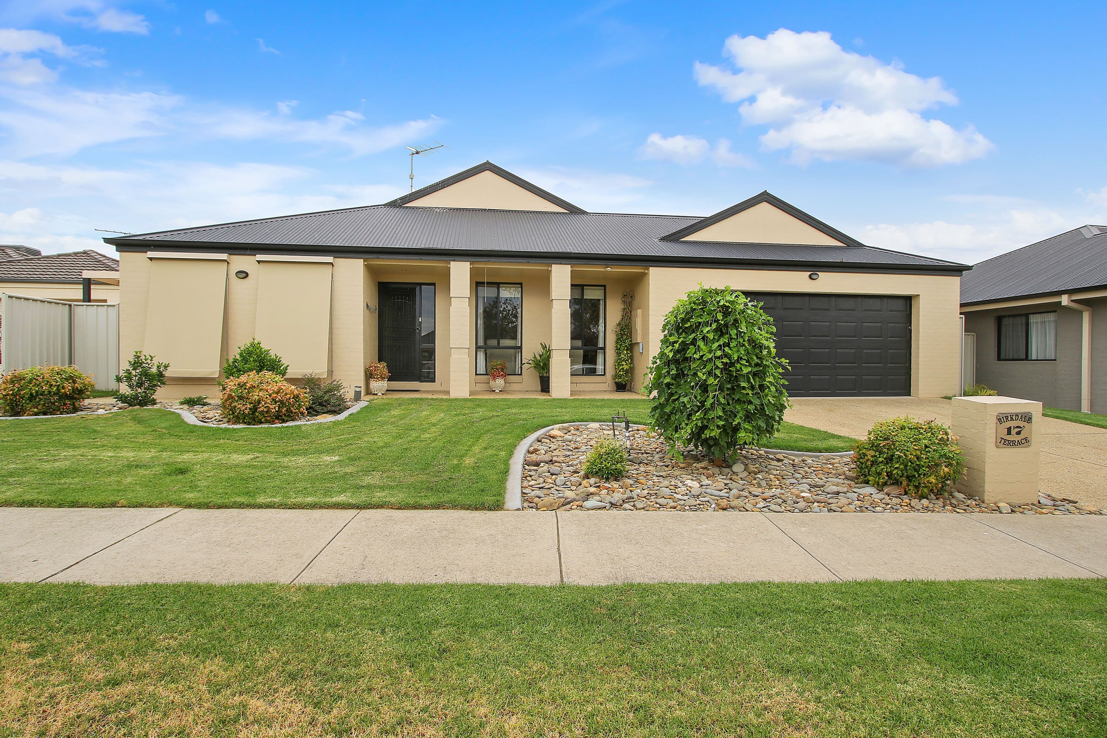 17 Birkdale Terrace, West Wodonga VIC 3690, West Wodonga - Image 1