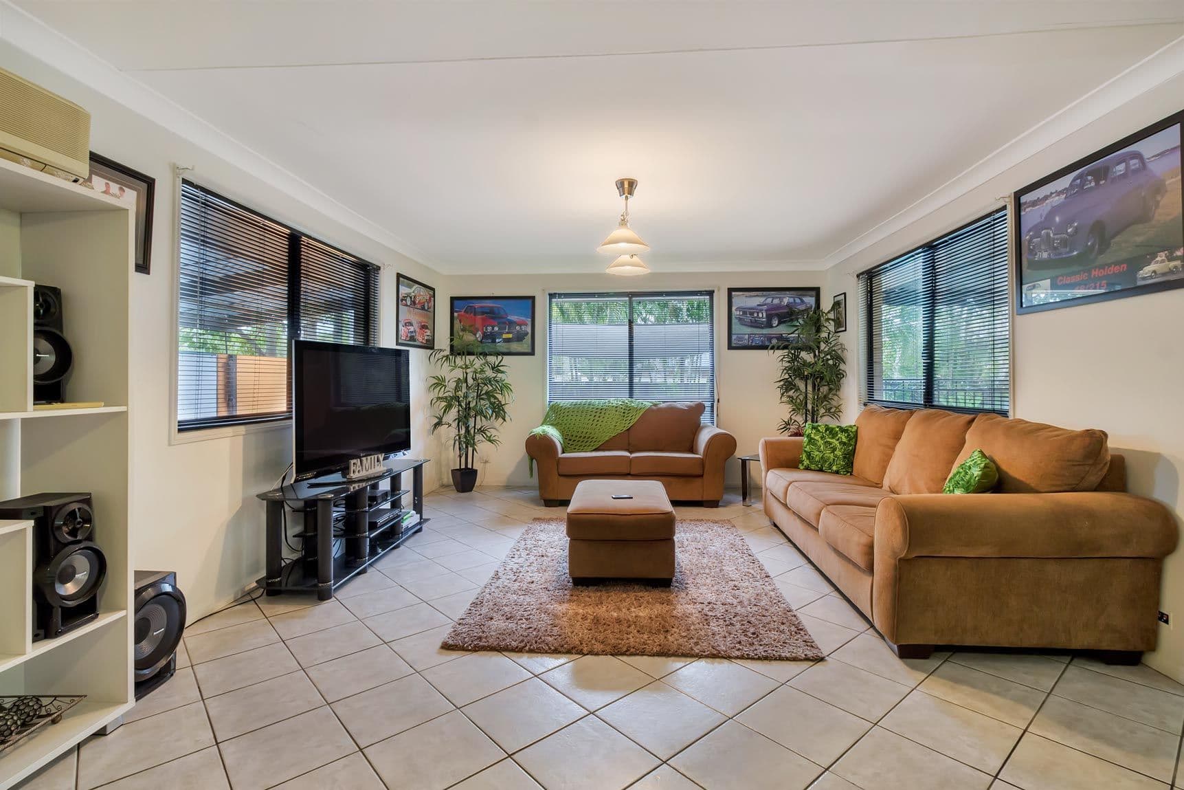 1 Blueash Crescent, Oxenford QLD 4210, Oxenford - Thumbnail 7