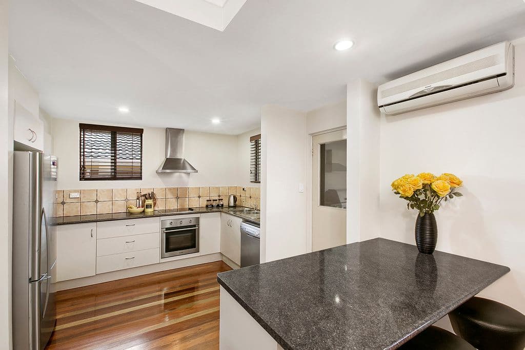 37 Fisher Avenue, Southport QLD 4215, Southport - Thumbnail 3