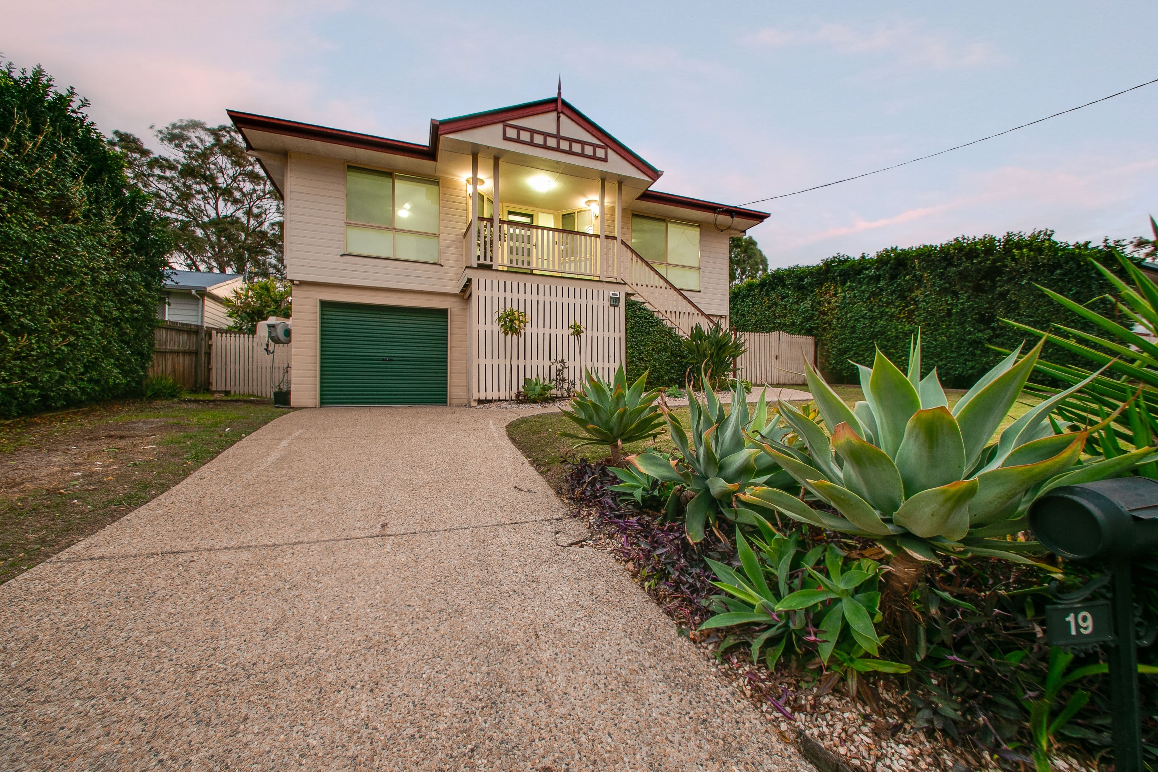 19 Sealy Street, Silkstone QLD 4304, Silkstone - Thumbnail 2