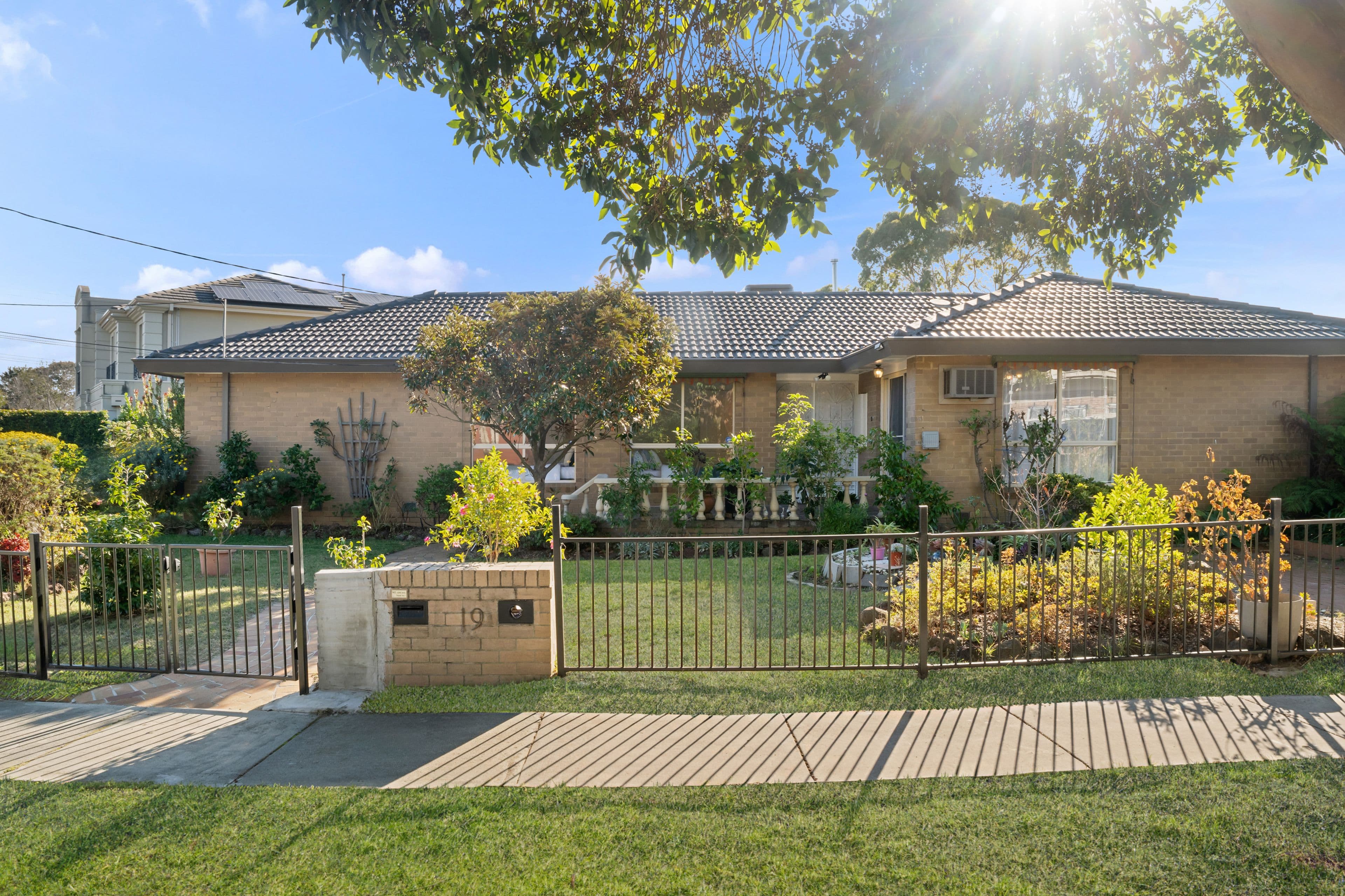 19 Mavista Avenue, Glen Waverley VIC 3150, Glen Waverley - Thumbnail 2