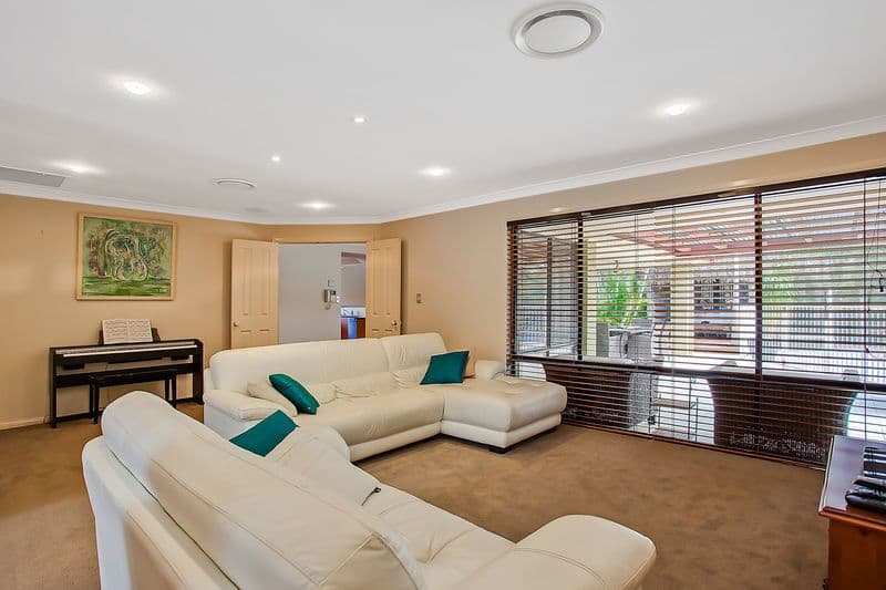 28 Sea Eagle Drive, BURLEIGH WATERS QLD 4220, Burleigh Waters - Thumbnail 4
