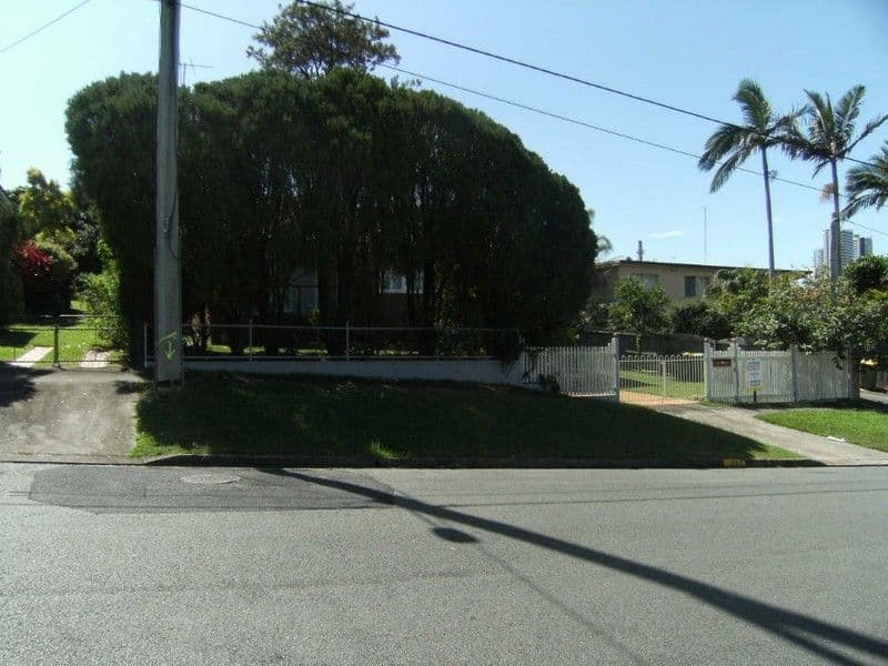63 Eugaree Street, SOUTHPORT QLD 4215, Southport - Thumbnail 7