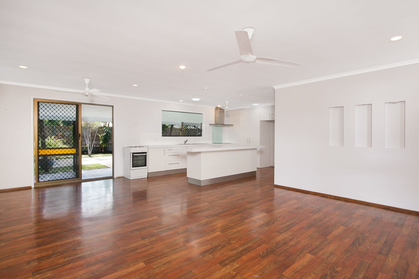 2 Conch Close, Trinity Beach QLD 4879, Trinity Beach - Thumbnail 3