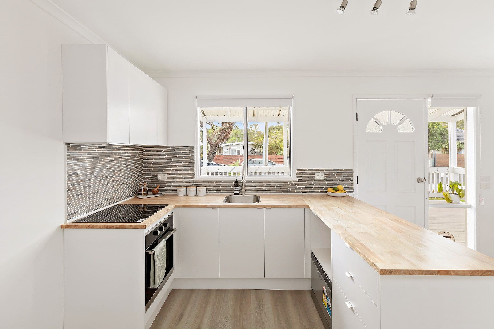 11 Tyrone Street, Seaford VIC 3198, Seaford - Thumbnail 4