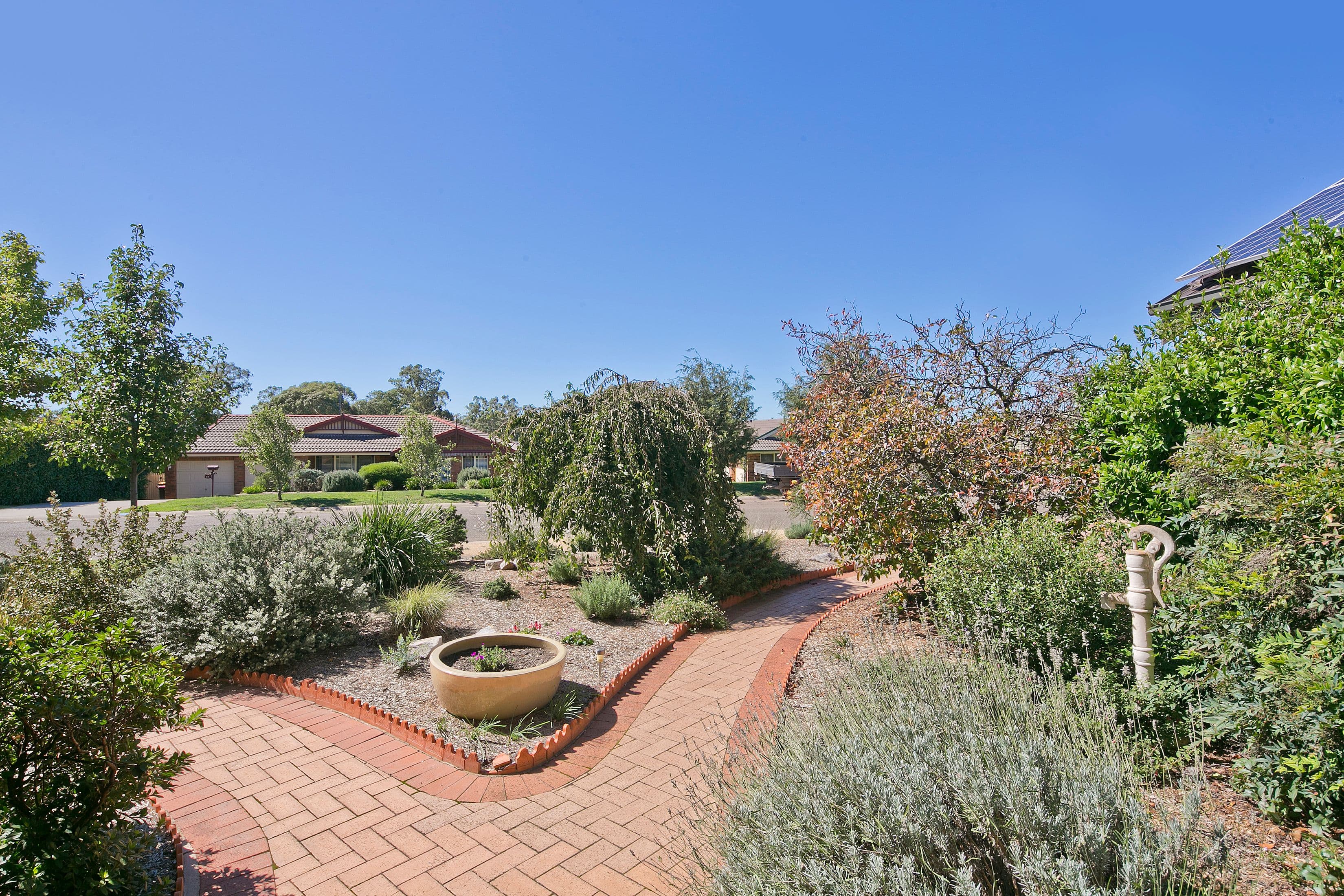 13 Chantilly Court, Goulburn - Thumbnail 2
