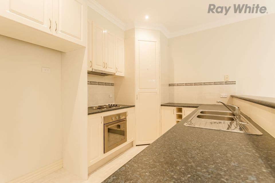 8 Lorraine Court, Hillside VIC 3037, Hillside - Thumbnail 2