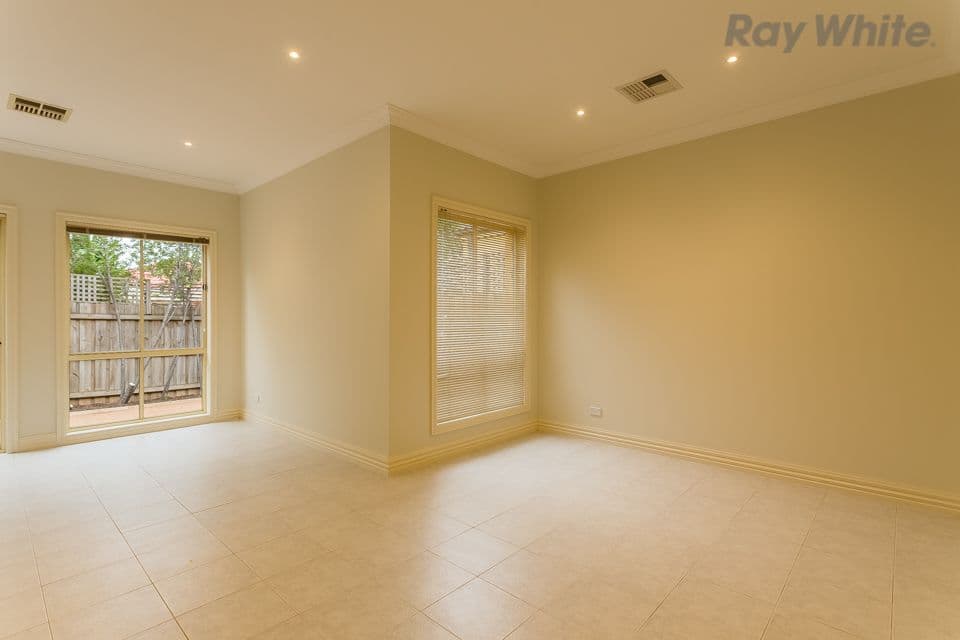8 Lorraine Court, Hillside VIC 3037, Hillside - Thumbnail 4