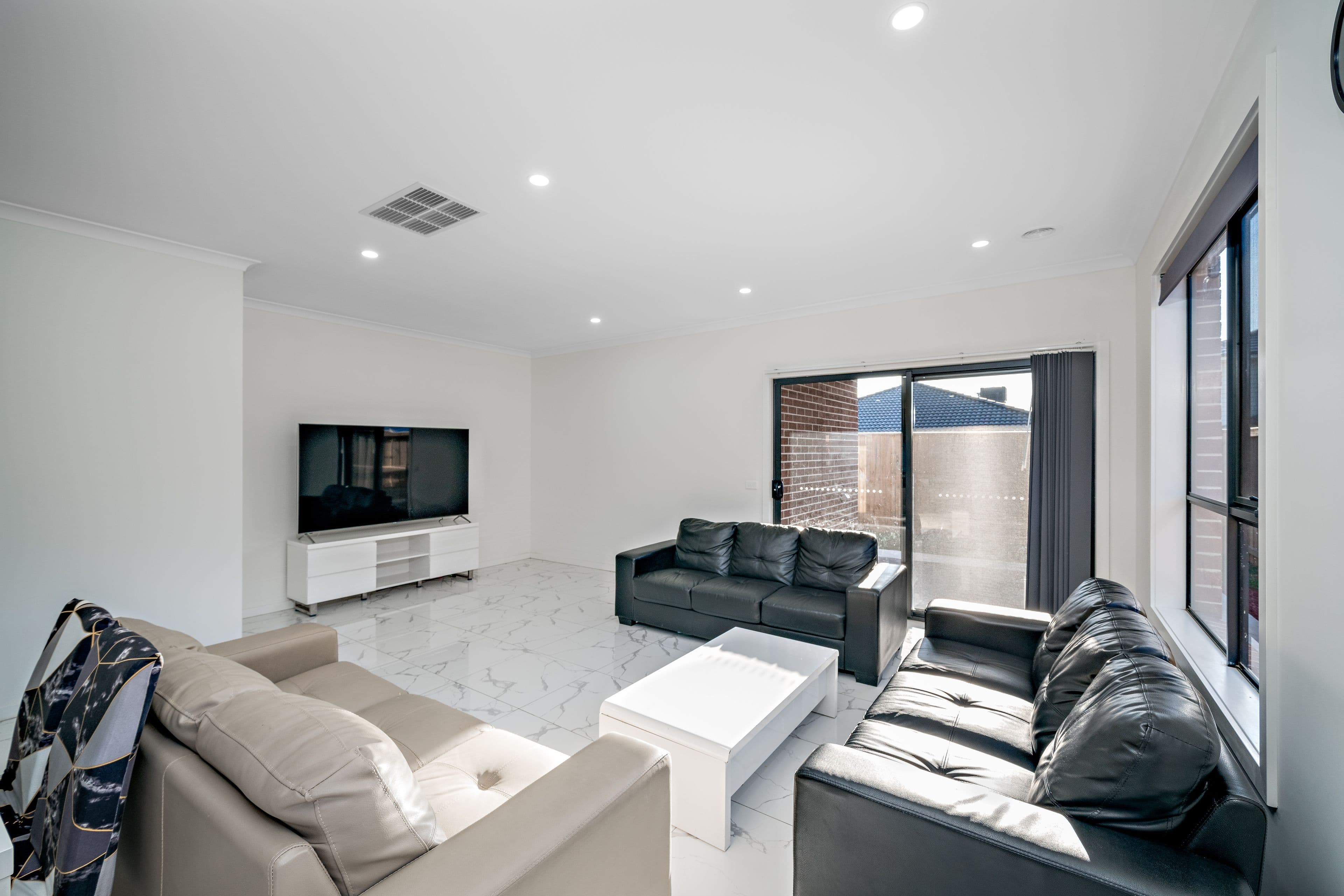 16 Gallant Drive, Clyde North VIC 3978, Clyde North - Thumbnail 6