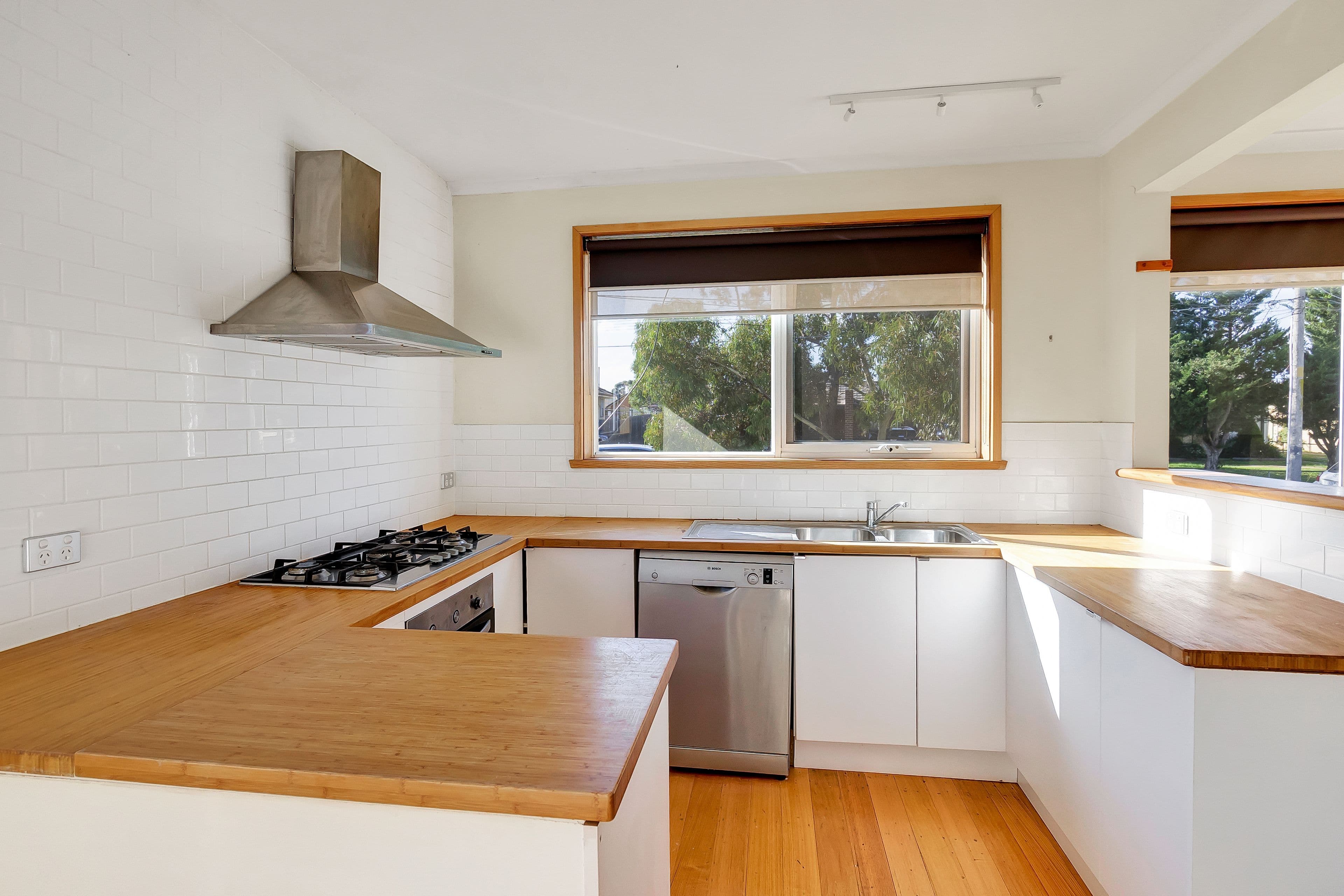 18 Julian Street, Werribee VIC 3030, Werribee - Thumbnail 2