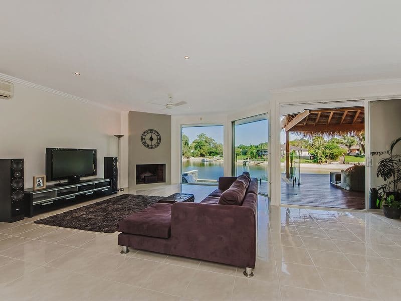 9 Lakeside Avenue, BROADBEACH WATERS QLD 4218, Broadbeach Waters - Thumbnail 4
