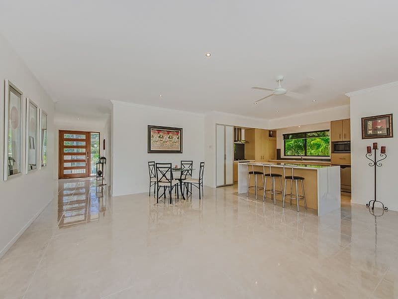 9 Lakeside Avenue, BROADBEACH WATERS QLD 4218, Broadbeach Waters - Thumbnail 7