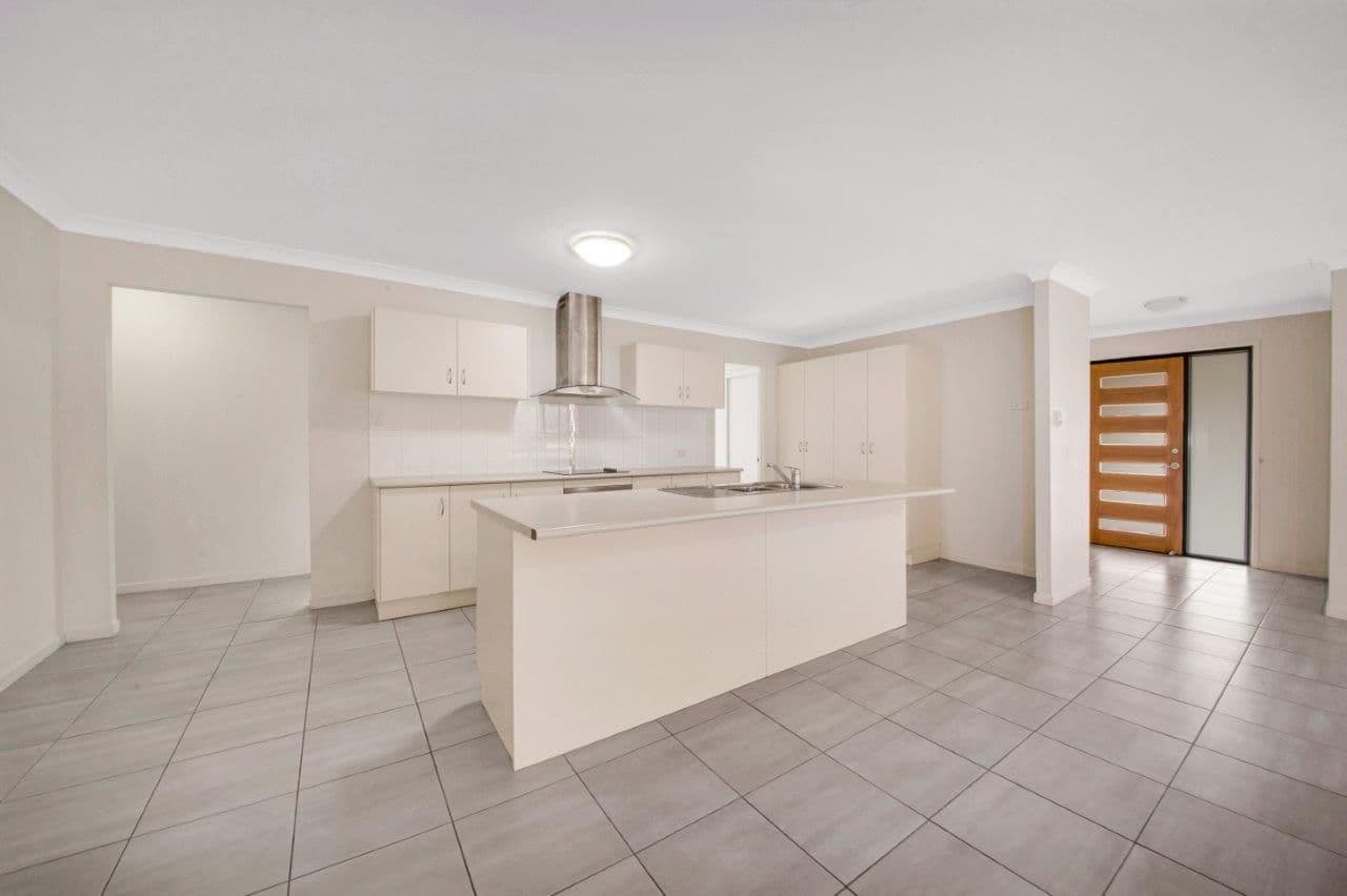 19 Deveney Drive, Kirkwood QLD 4680, Kirkwood - Thumbnail 4