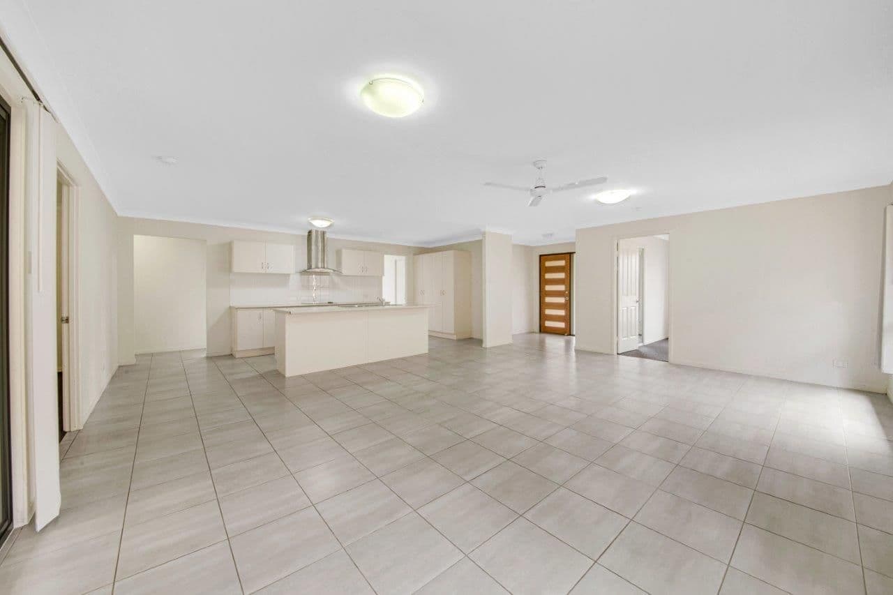 19 Deveney Drive, Kirkwood QLD 4680, Kirkwood - Thumbnail 6