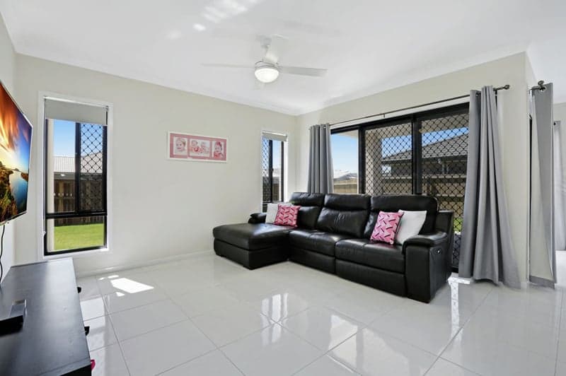 51 Burnett Drive, Holmview - Thumbnail 2