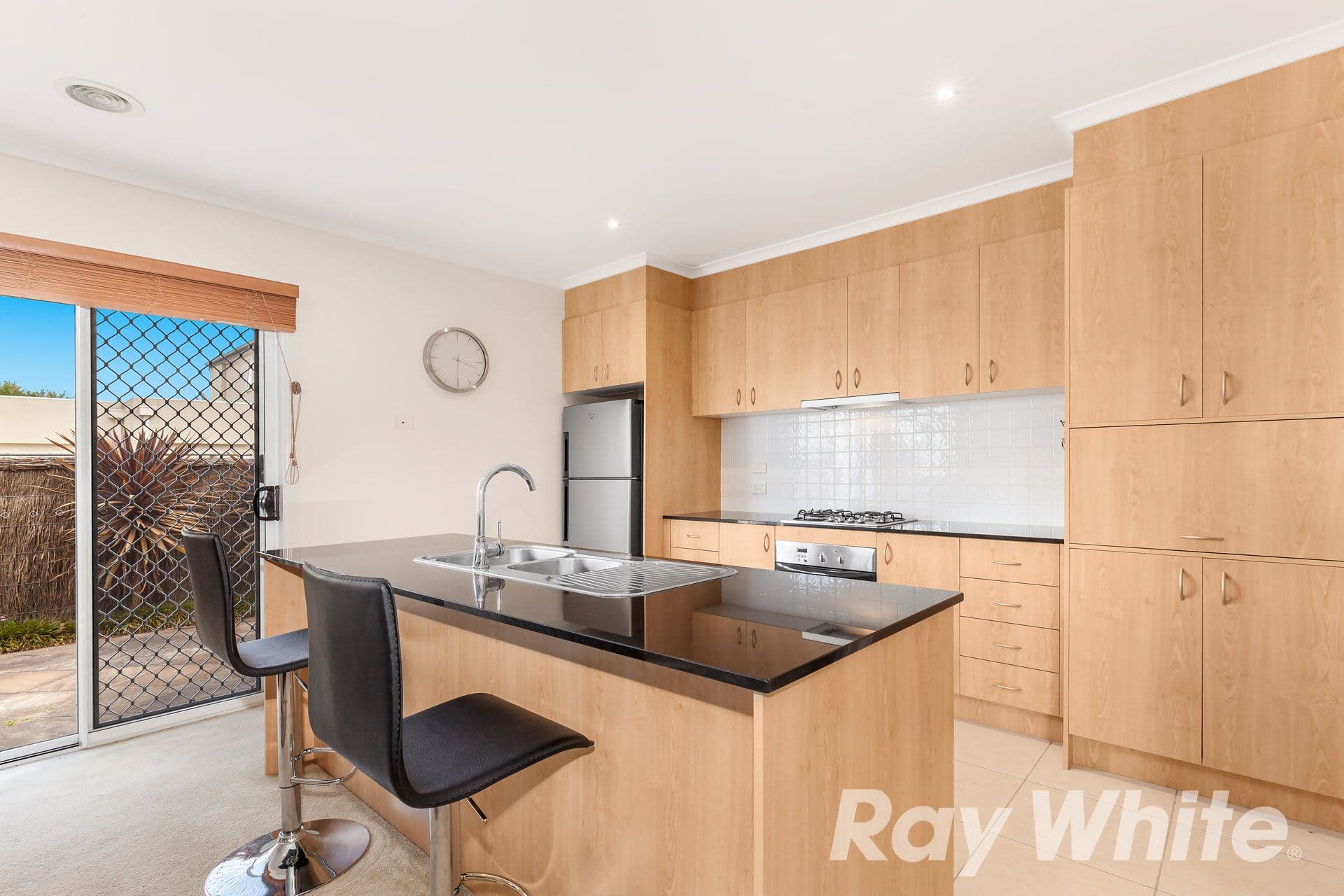 121 Sovereign Manors Crescent, Rowville VIC 3178, Rowville - Thumbnail 2