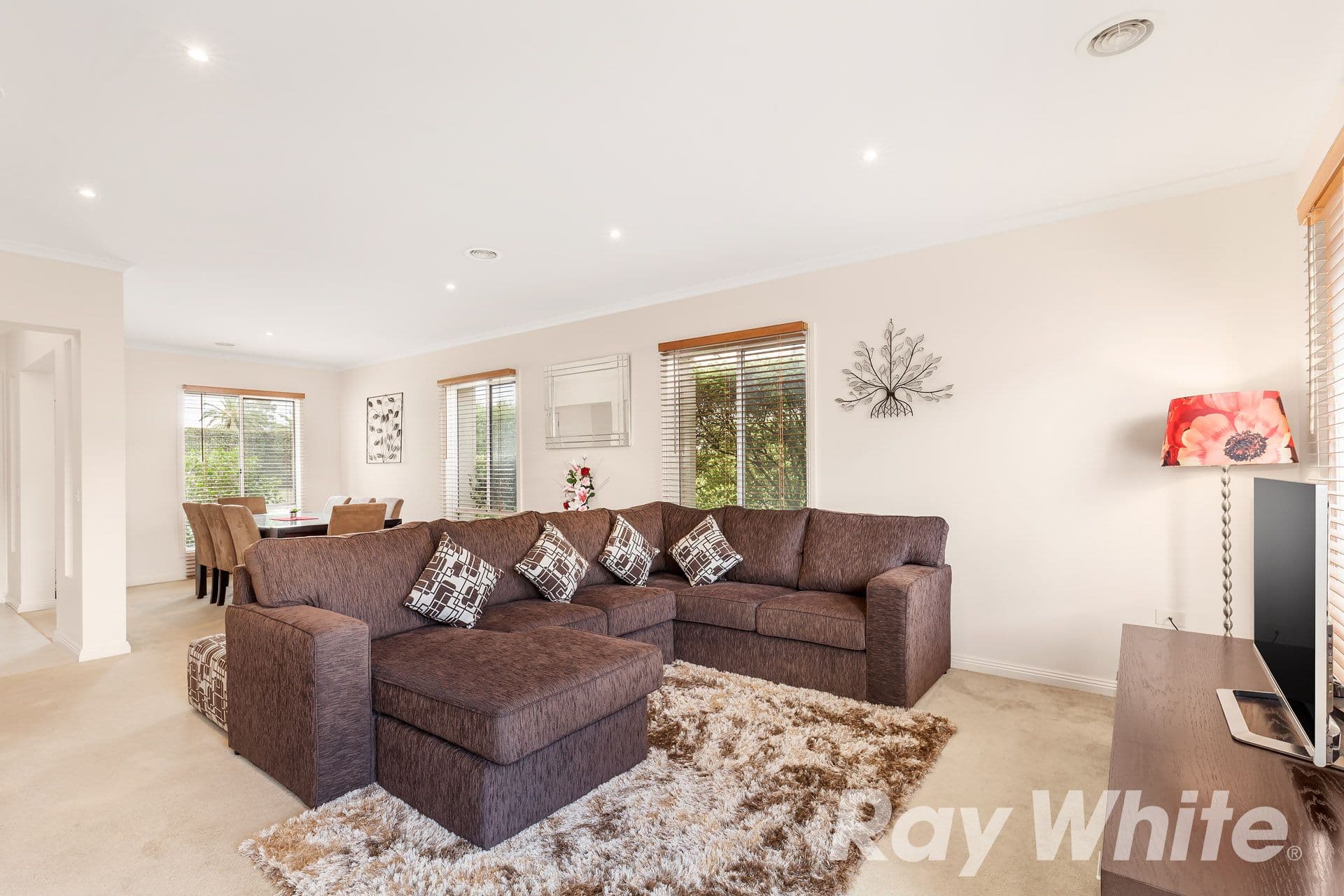 121 Sovereign Manors Crescent, Rowville VIC 3178, Rowville - Thumbnail 3
