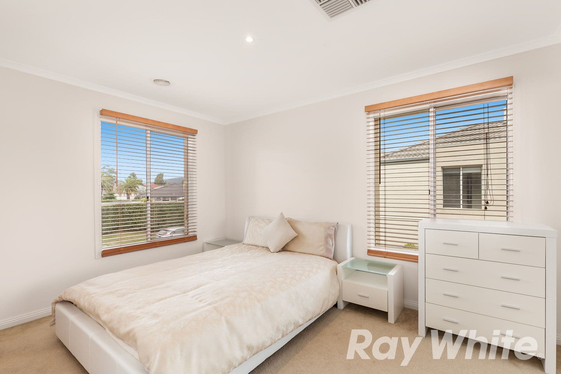 121 Sovereign Manors Crescent, Rowville VIC 3178, Rowville - Thumbnail 5