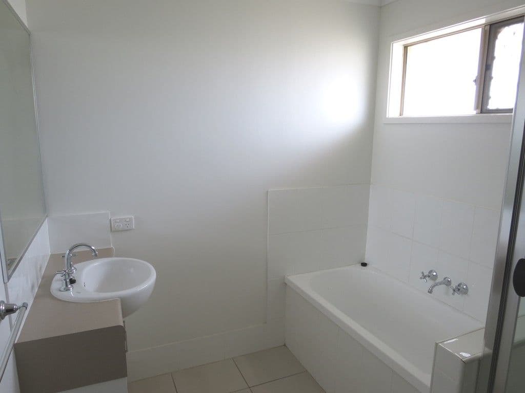 2 Suncrest Street, Emerald QLD 4720, Emerald - Thumbnail 7