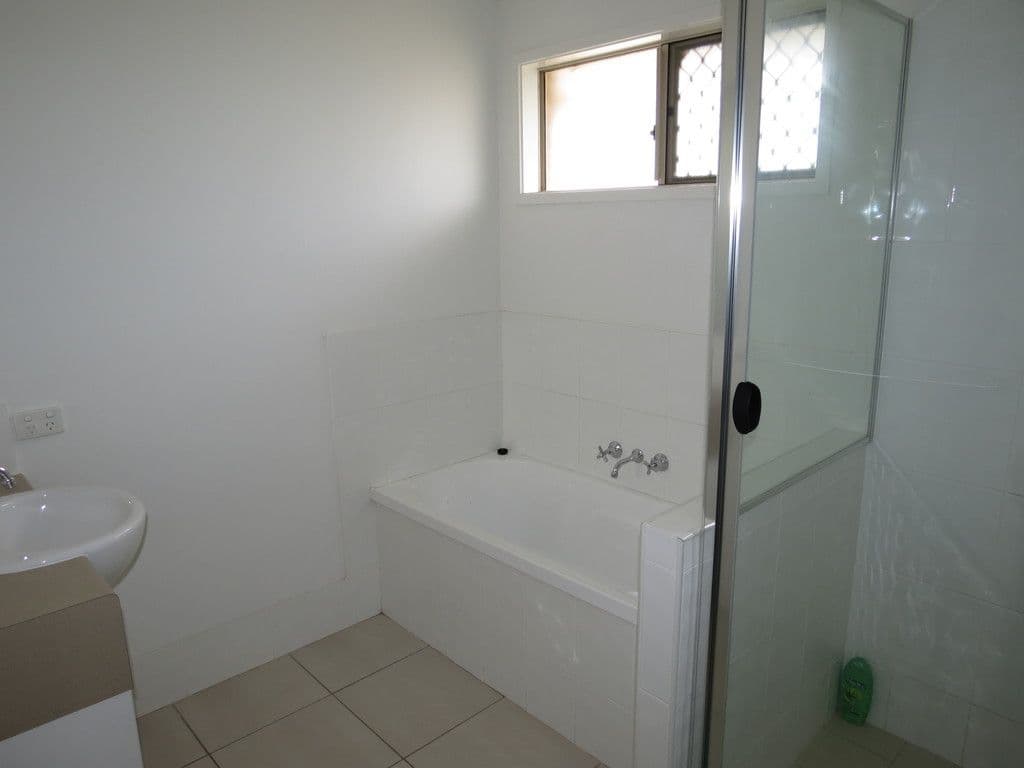 2 Suncrest Street, Emerald QLD 4720, Emerald - Thumbnail 8