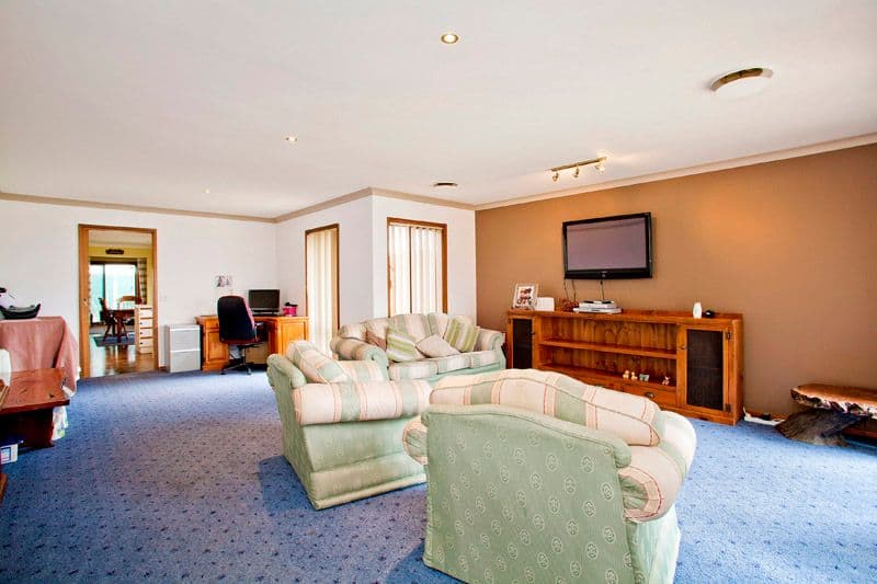 64 Fairbairn Drive, CORIO VIC 3214, Corio - Thumbnail 2