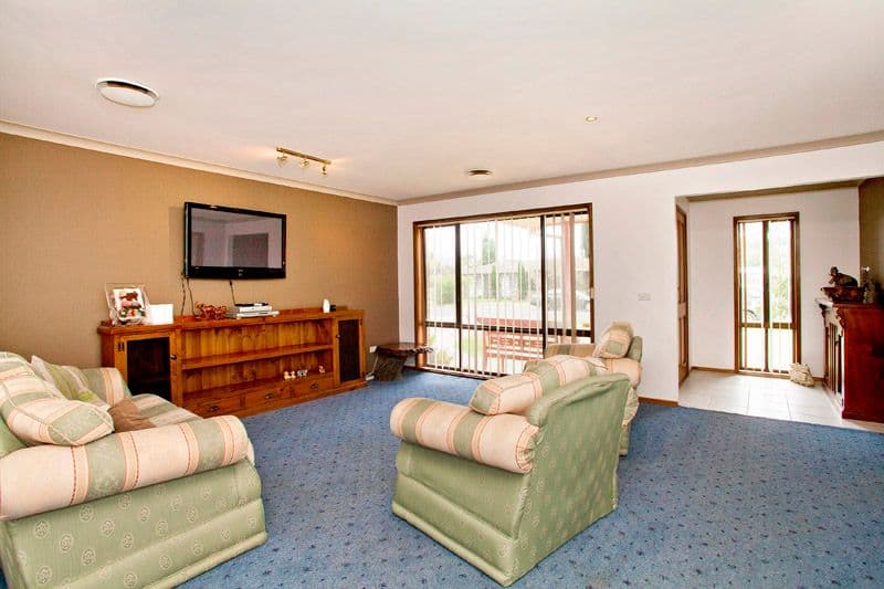 64 Fairbairn Drive, CORIO VIC 3214, Corio - Thumbnail 3