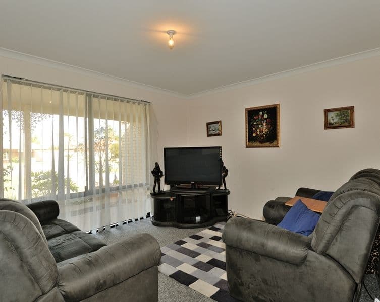 65 Gnangara Drive, WAIKIKI WA 6169, Waikiki - Thumbnail 2