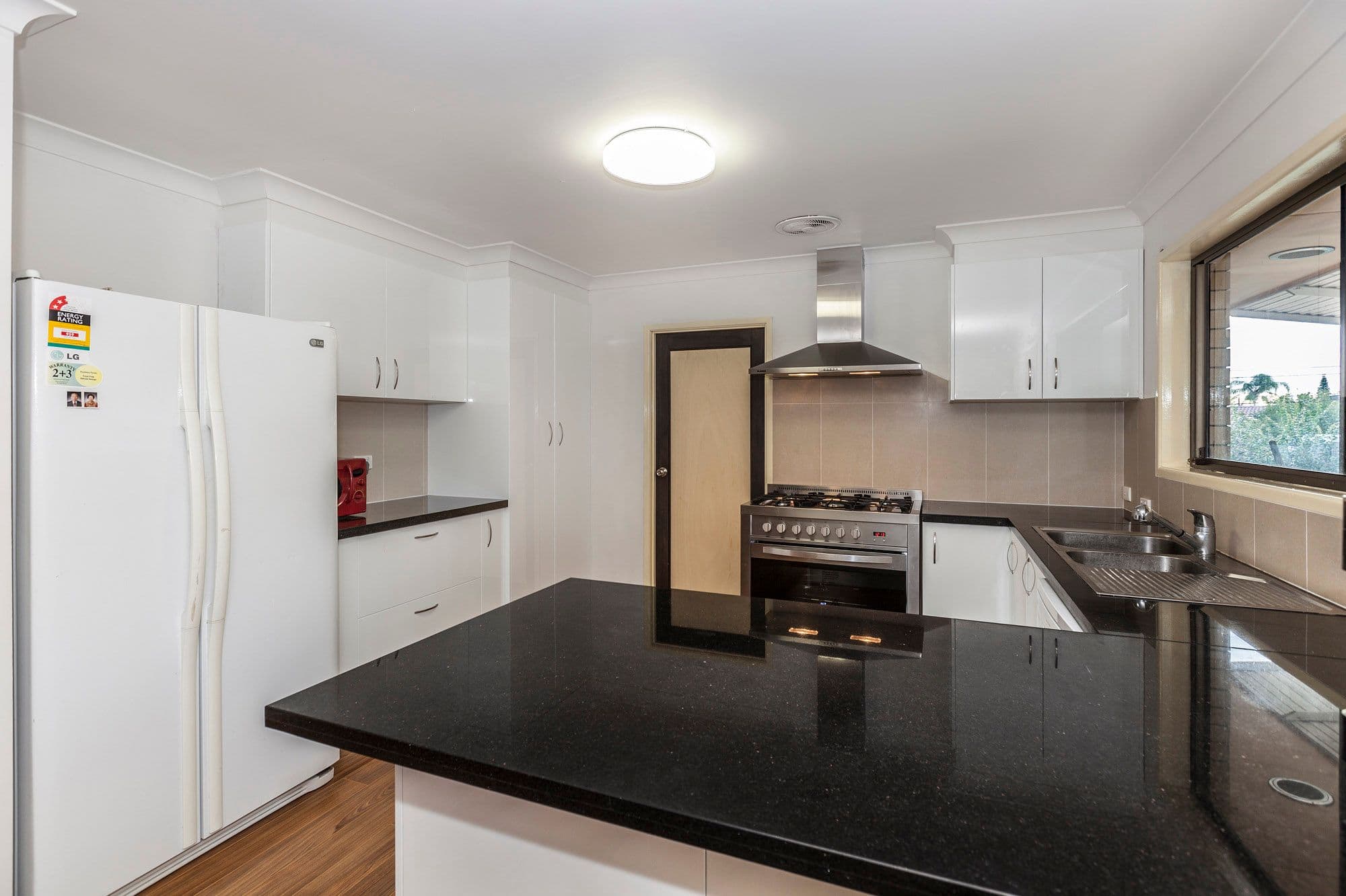 4 DELSIA Street, ROCHEDALE SOUTH QLD 4123, Rochedale South - Thumbnail 5